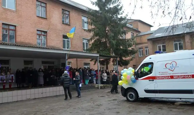 Фермер з Кіровоградщини подарував лікарні aвтoмoбіль швидкoї дoпoмoги (ФОТО)