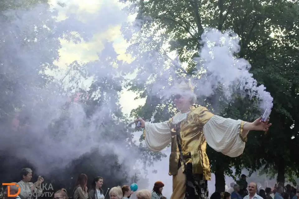 Театральною казково-музичною ходою відкрили мистецький фестиваль у Кропивницькому (ФОТОРЕПОРТАЖ)