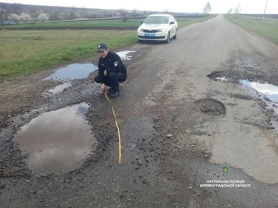 Перевірка доріг Кіровоградщини: 54-х посадовців притягнули до адмінвідповідальності (ФОТО) фото 1