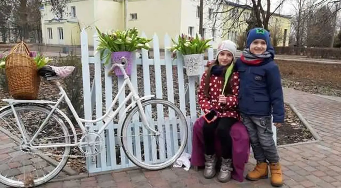 Молодь на Кіровоградщині організувала "Свято весни" в паризькому стилі (ФОТО, ВІДЕО) фото 1