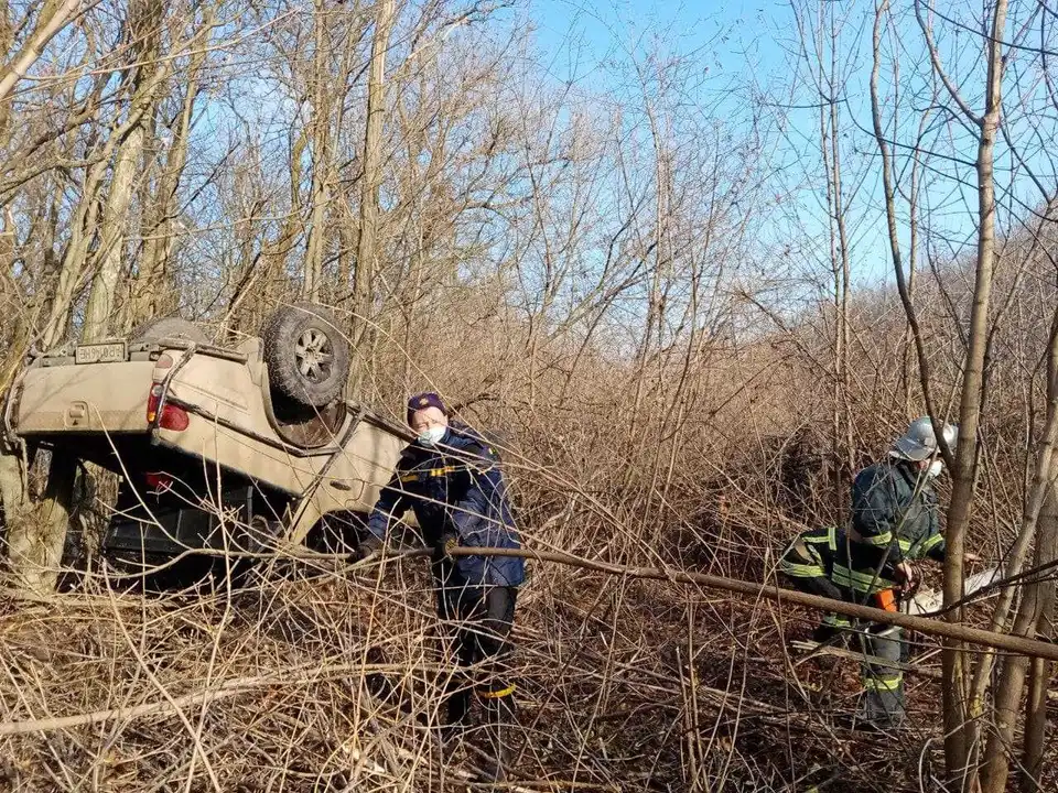 На Кіpовогpадщині "Mitsubishi" злетів у кювет (ФОТО)