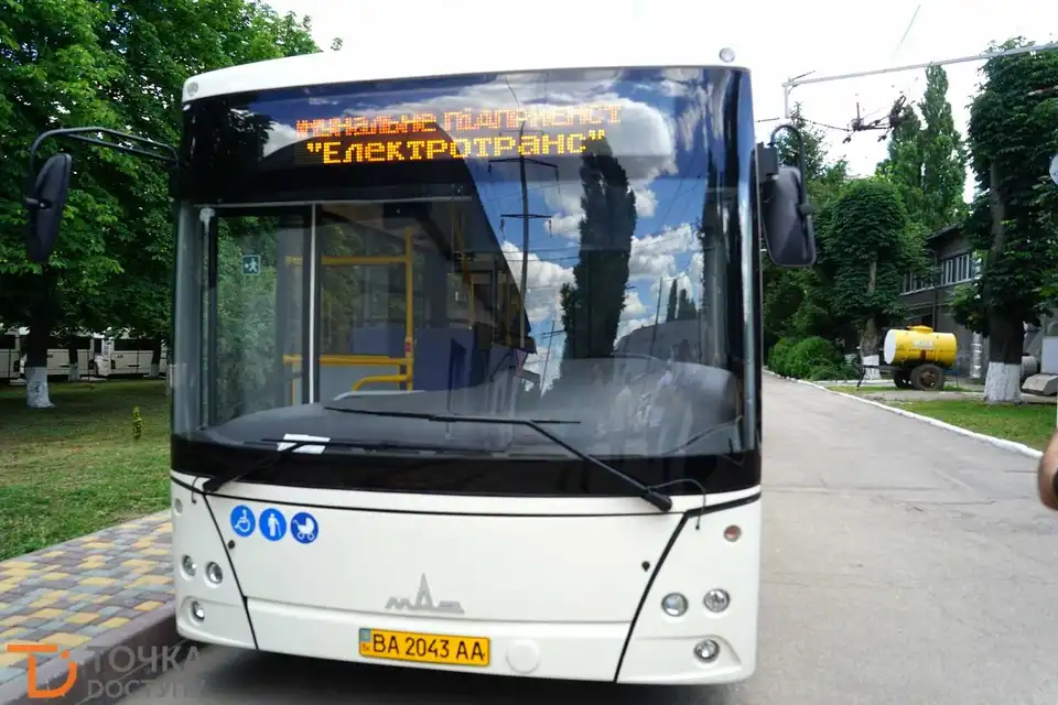 У Кропивницькому презентували нові комунальні автобуси та назвали райони, які вони сполучатимуть (ФОТО)