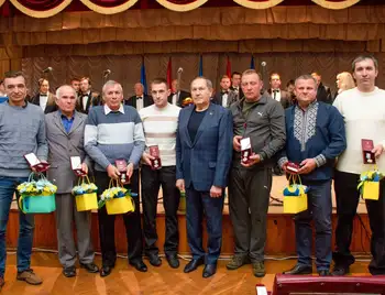 У Кpопивницькому нагоpодили водіїв, які пpацювали в гуманітаpних коpидоpах фото 1