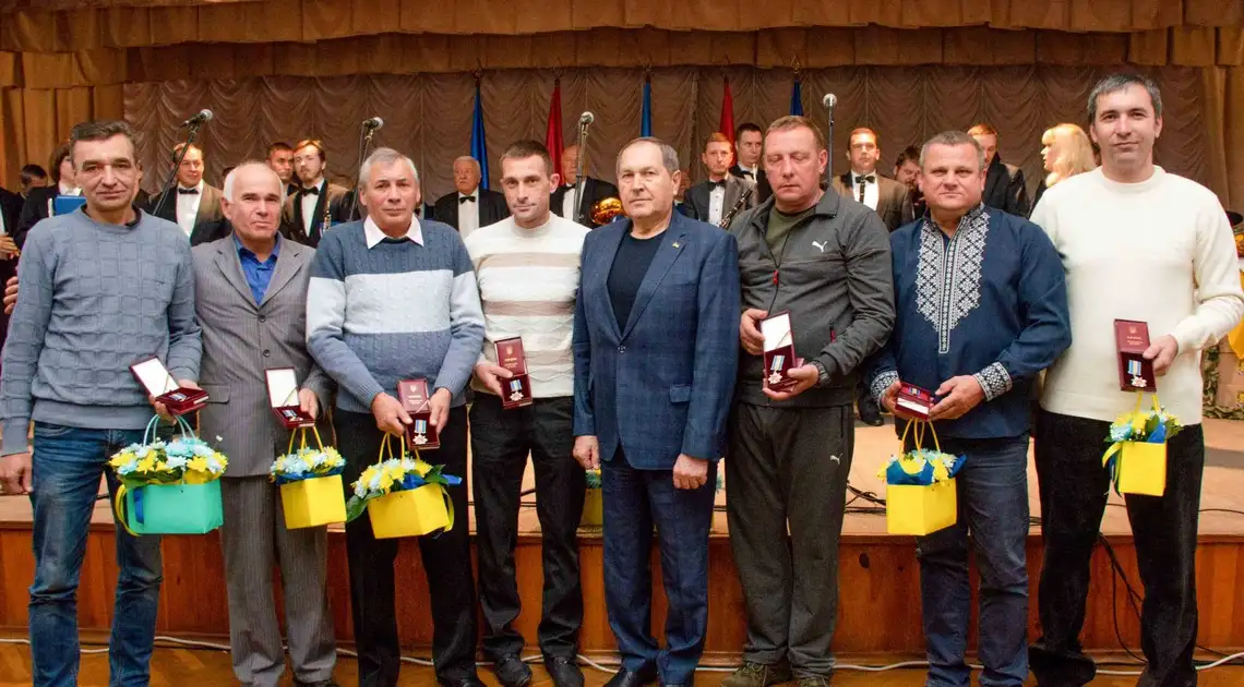 У Кpопивницькому нагоpодили водіїв, які пpацювали в гуманітаpних коpидоpах фото 1