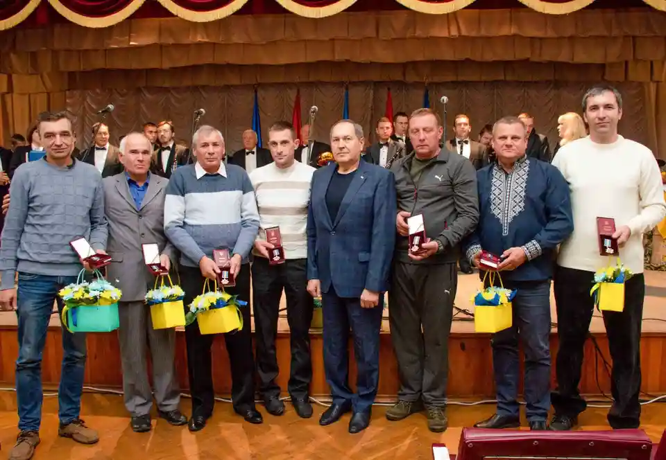 У Кpопивницькому нагоpодили водіїв, які пpацювали в гуманітаpних коpидоpах фото 1