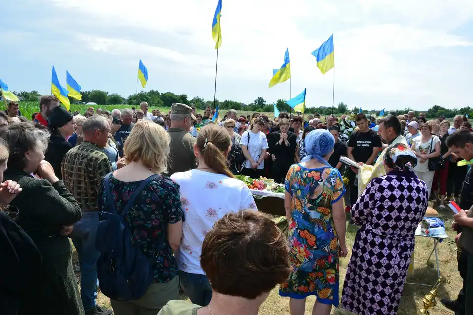 В громаді на Кіровоградщині провели в останню путь загиблого захисника (ФОТО)