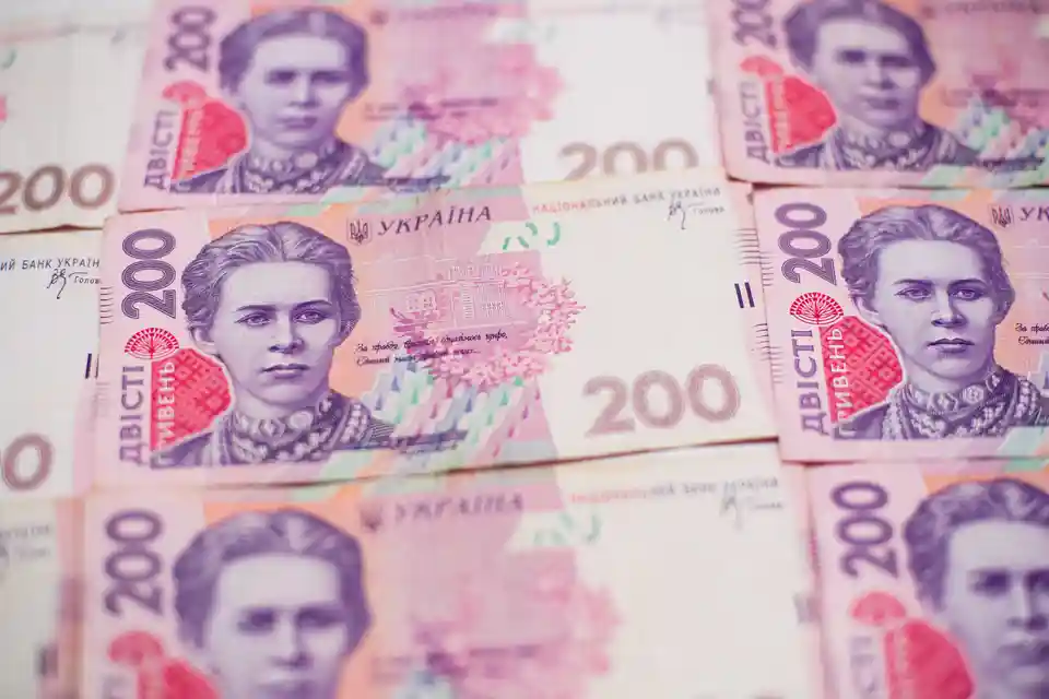 У Кабміні анонсували триетапне підвищення пенсій