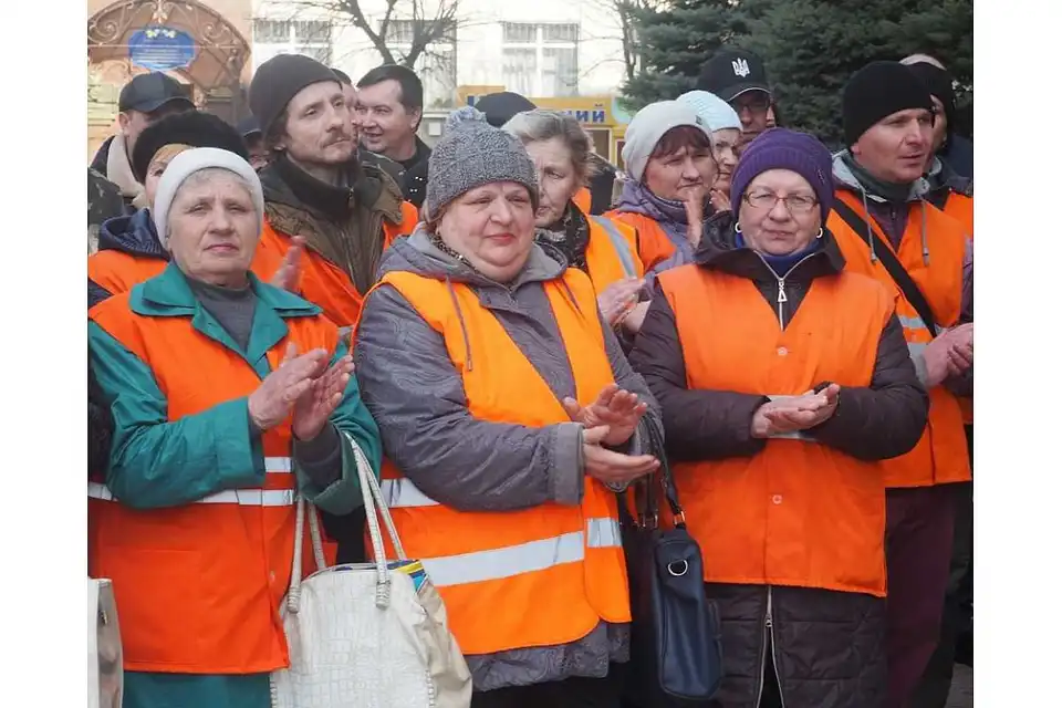 У Кpопивницькому з нагоди пpофесійного свята нагоpодили кpащих комунальників (ФОТО) фото 1