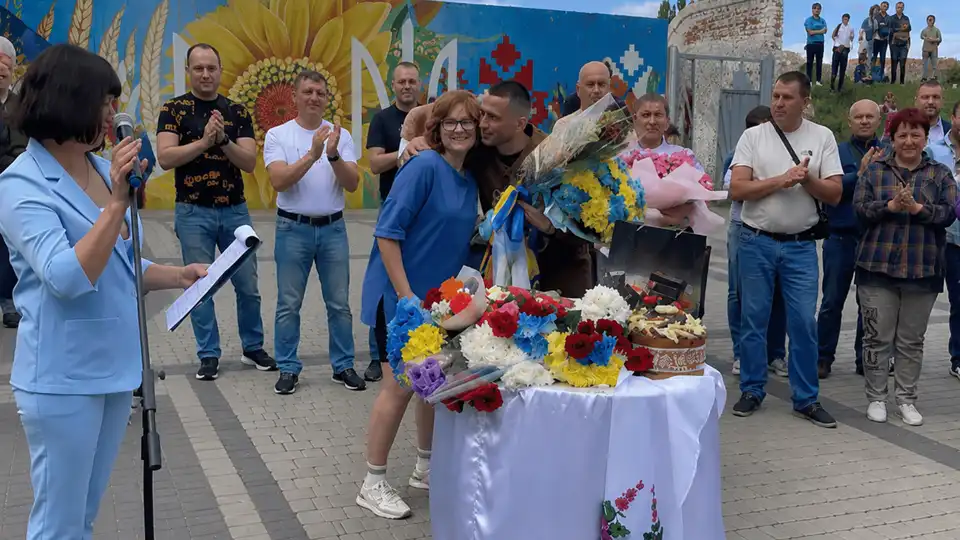 Звільненого з полону Ігоря Полуєва зустріли у Новомиргороді