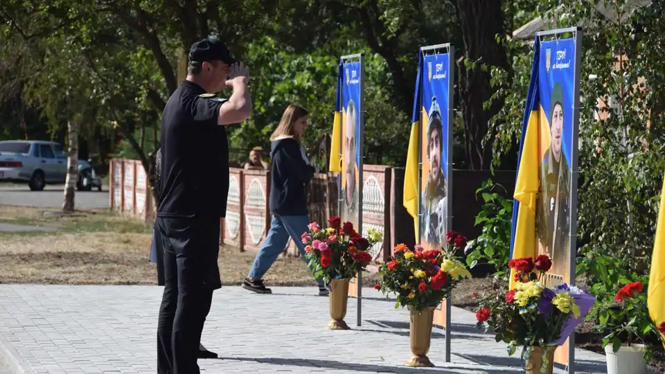 Дві Алеї слави відкрили у селах Петрівської громади