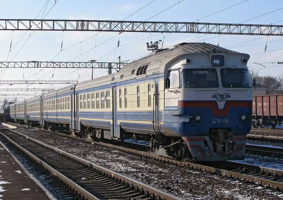 В Україні повідомили, наскільки в наступному році подорожчають залізничні пасажирські перевезення фото 1