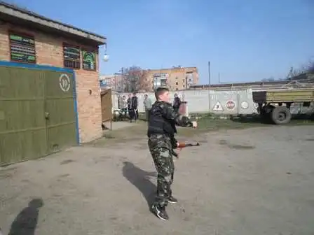 Стрільба з автомата, метання гранат та ножів: школярі Кіровоградщини встановили нові рекорди (ФОТО)