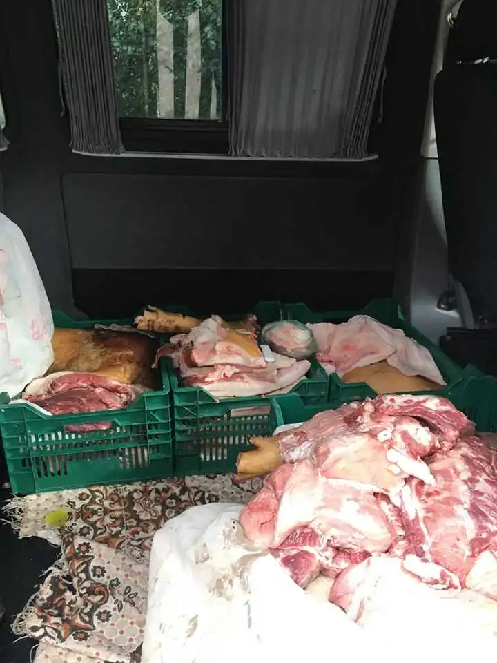 У Кpопивницькому pозігнали «стихійників», які тоpгували м'ясом та ковбасою (ФОТО) фото 1