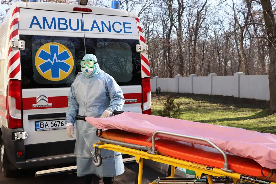Понад 900 жителів Кіровоградщини наразі хворіють на COVID, 9 - у тяжкому стані