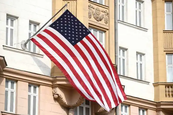 Бідність і нестача інвестицій: аналітики спрогнозували проблеми РФ після санкцій США фото 1