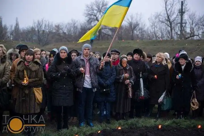 У Кіровограді пройшла скорботна хода пам'яті жертв Голодомору (ФОТОРЕПОРТАЖ) фото 16