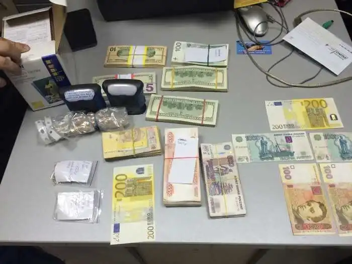 У Кропивницькому викрили групу кіберзлочинців, які відмивали гроші для «ЛДНР» (ФОТО, ВІДЕО) фото 1