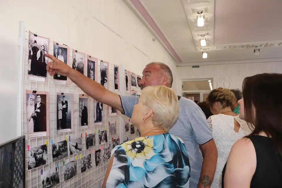 В Олександрії відкрили виставку весільних світлин (ФОТО)