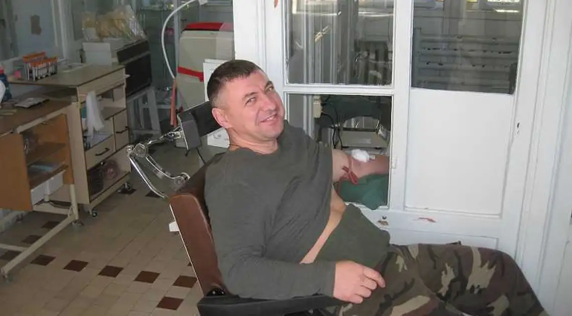 "Правий сектор" Кіровограда здав кров для вояків АТО фото 1