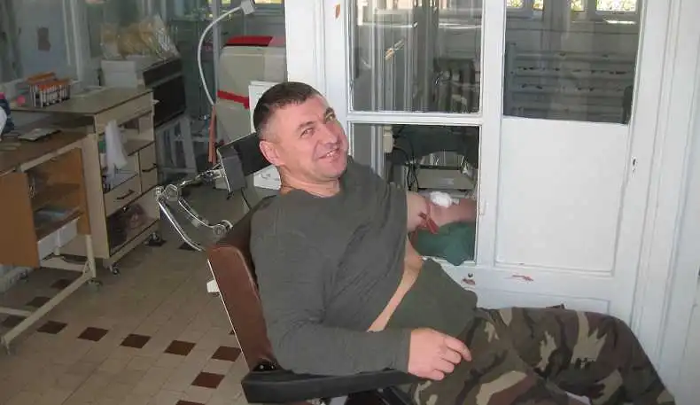 "Правий сектор" Кіровограда здав кров для вояків АТО фото 1