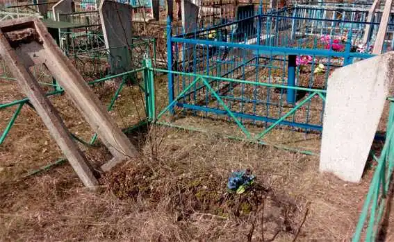 На Кіровоградщині молодик розграбував сільський цвинтар (ФОТО) фото 1