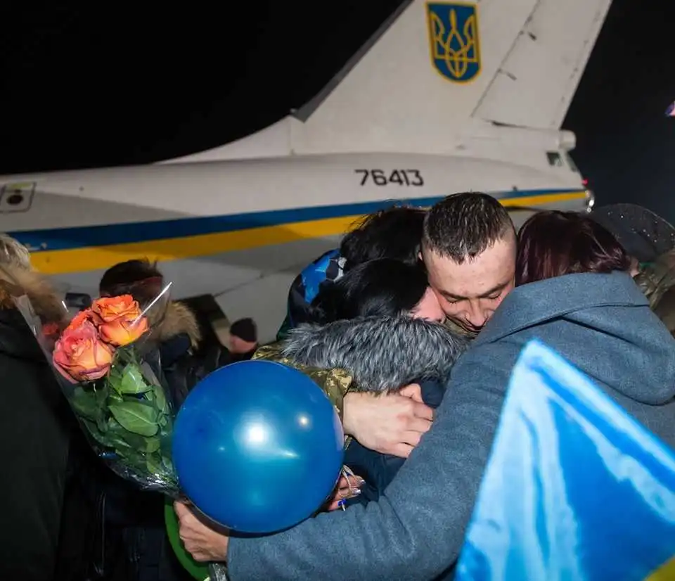 Звільнених із полону кропивницьких спецпризначенців зустріли в аеропорту "Бориспіль" (ФОТО)