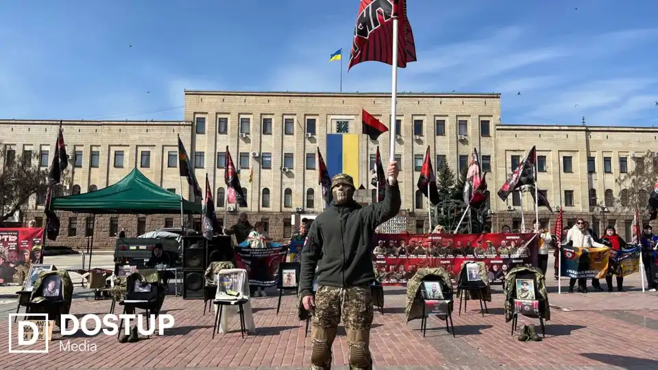 До акції у Кропивницькому на підтримку полонених і зниклих безвісти долучилися люди з різних міст України