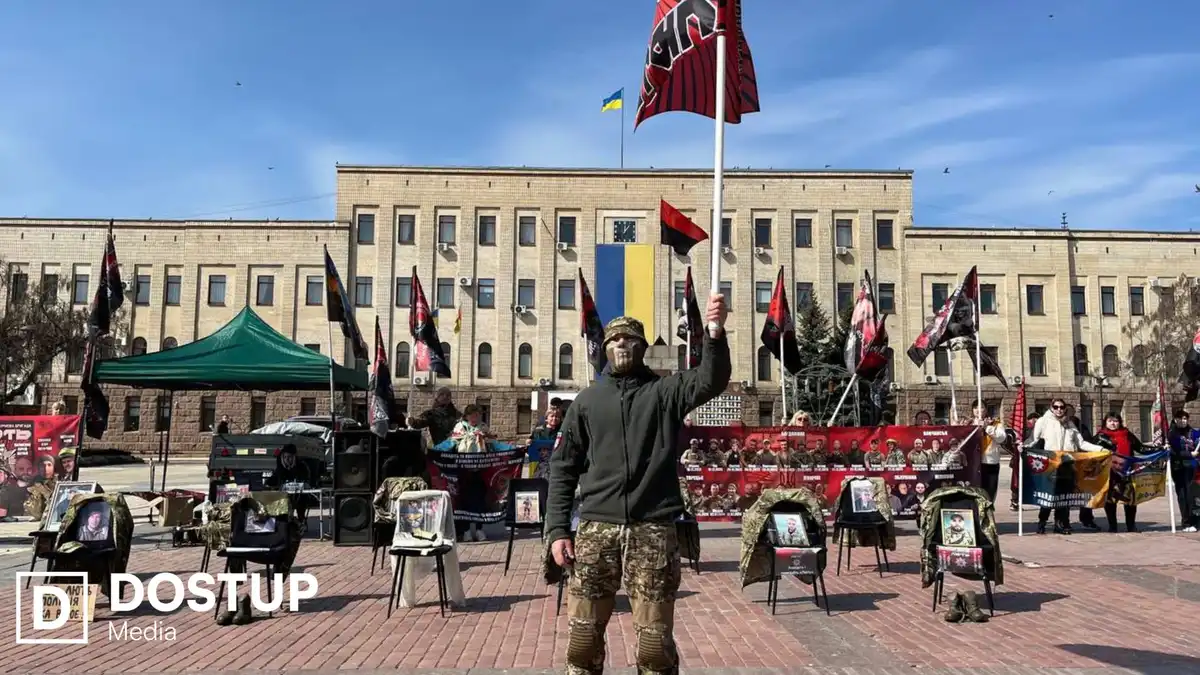 До акції у Кропивницькому на підтримку полонених і зниклих безвісти долучилися люди з різних міст України