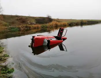 На Кіровоградщині легковик злетів у ставок, є загиблий (ФОТО) фото 1