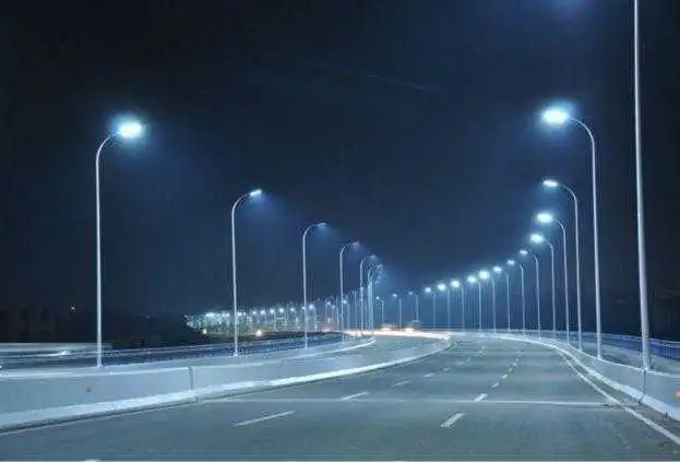У Кропивницькому повністю оновлять вуличне освітлення LED-лампами фото 1