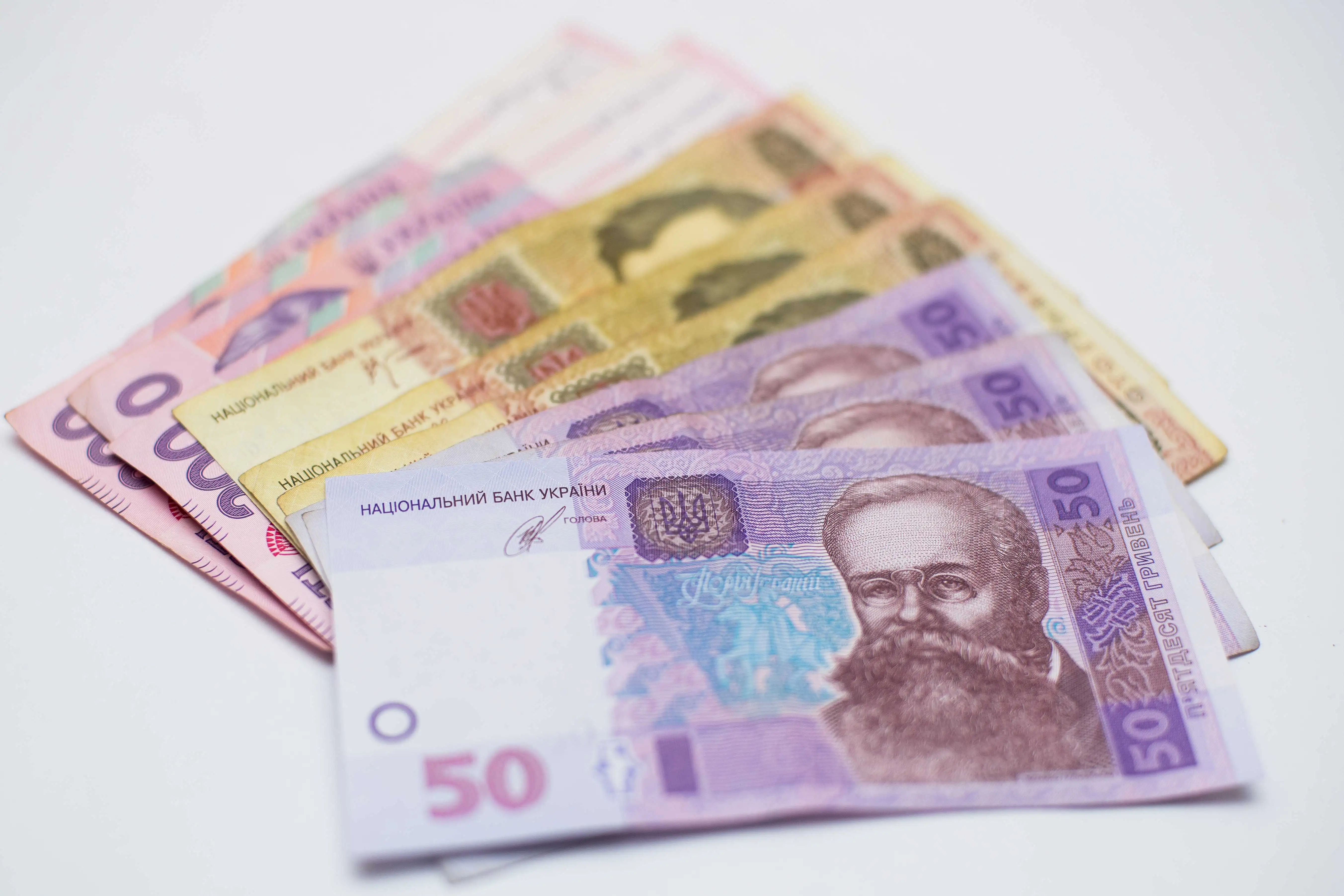У Кабміні розповіли, коли українці отримають по 700 «монетизованих» гривень фото 1