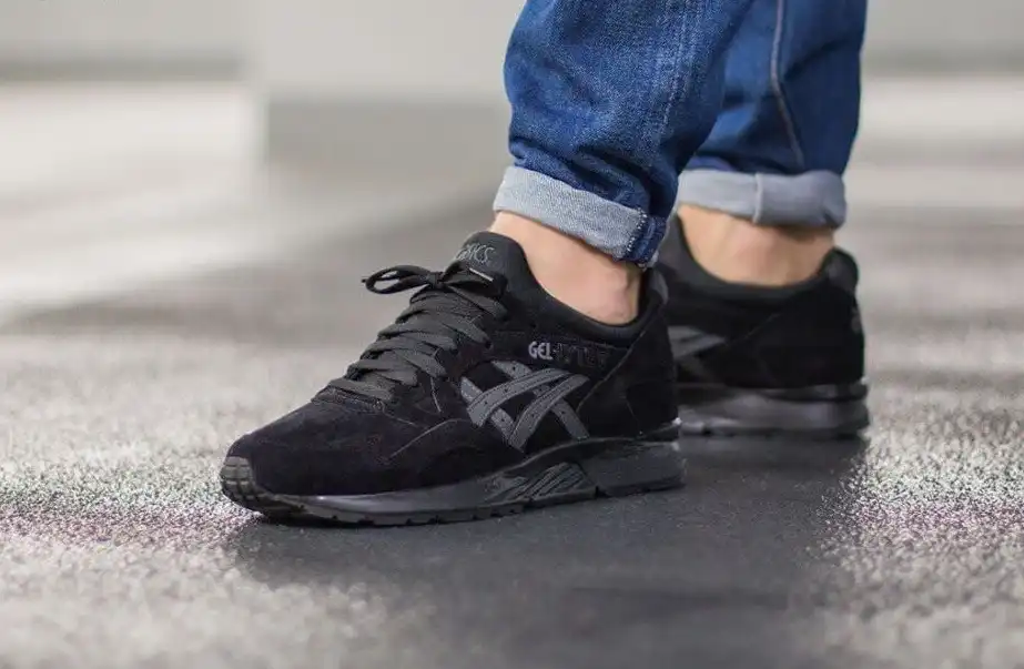 Кросівки ASICS