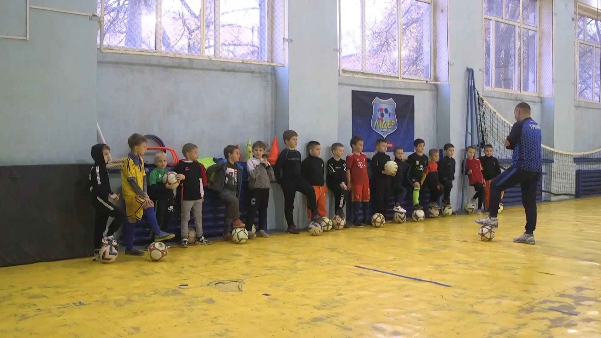 Долучитися може кожен: дитяча футбольна школа з Миколаєва переїхала в Кропивницький (ФОТО) фото 7