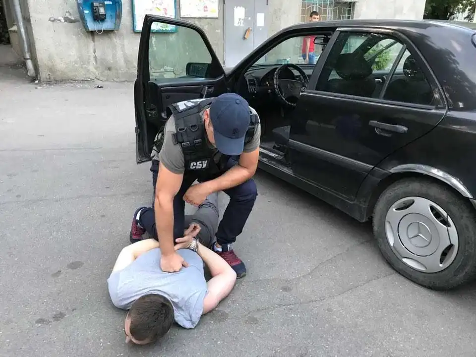 У Кропивницькому на хабарі в 3 тисячі доларів затримали лейтенанта поліції (ФОТО)
