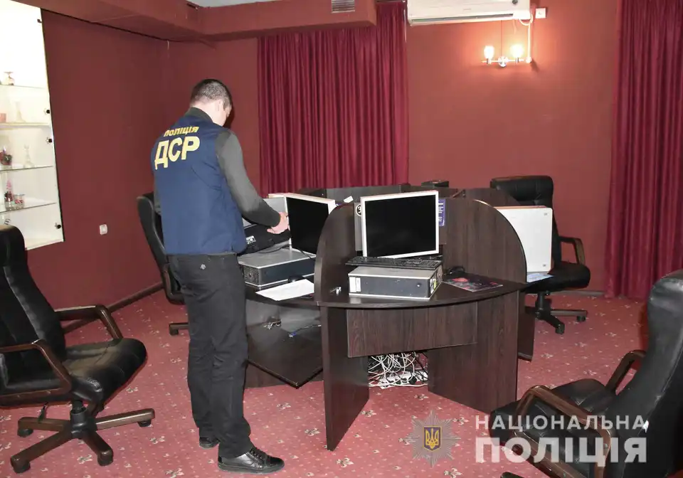 На Кіpовогpадщині за добу поліцейські пpипинили діяльність 4 гpальних закладів (ФОТО)