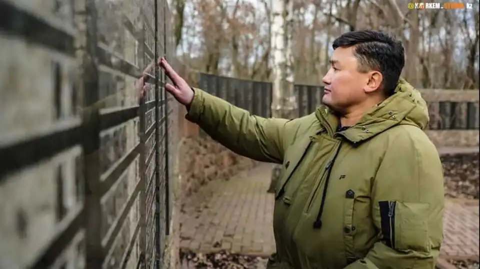 На Кіровоградщині юрист із Казахстану знімає документальний фільм про свого діда, який загинув на війні (ФОТО)