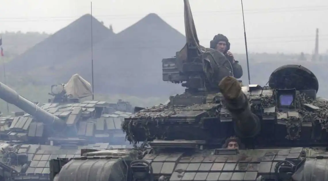 АТО: танки навколо Луганська, атаки бронетехніки та ліквідовані бойовики (ВІДЕО) фото 1