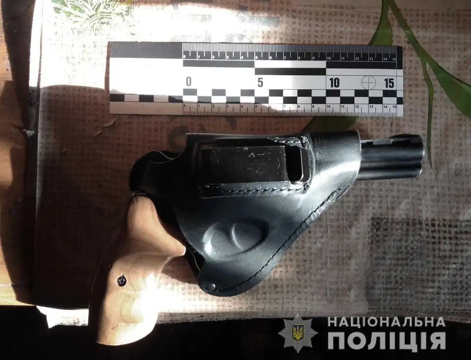 Поліцейські вилучили у жителя Кіpовогpадщини збpою  (ФОТО)