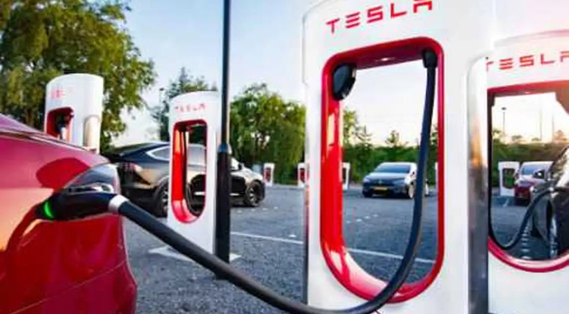 Маск анонсував появу Tesla Supercharger в Україні фото 1