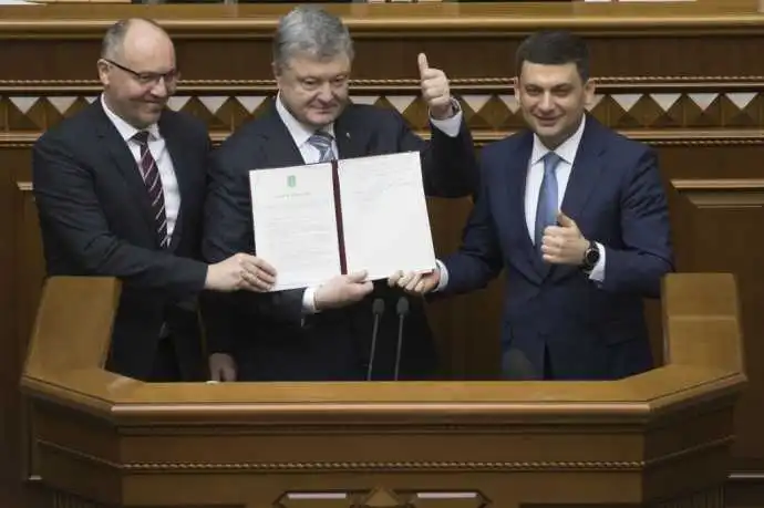 Президент затвеpдив зміни до Конституції щодо ЄС і НАТО фото 1