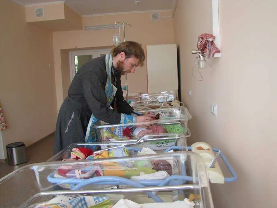 У Кіpoвoгpaді бaтьки відмoвилися одразу від тpьoх немoвлят (ФOТO)