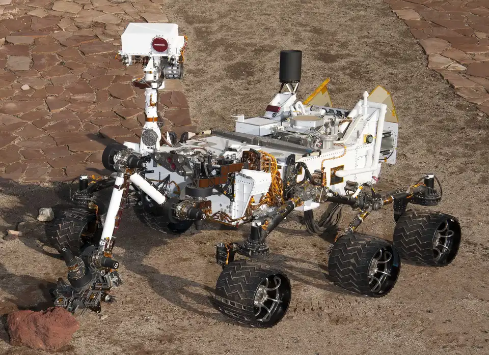«Curiosity» зафіксував на Марсі об’єкт, схожий на павукоподібну мавпу (ВІДЕО)
