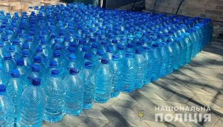 На Кіровоградщині знайшли майже 3 тисячі літрів фальсифікованого алкоголю (ФОТО)