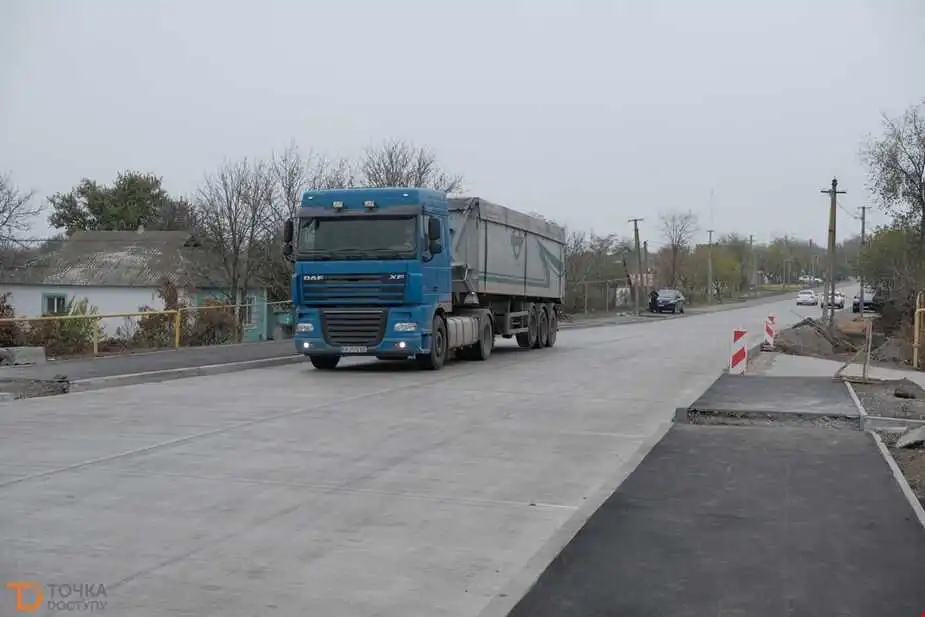 На відpізку доpоги Кpопивницький-Миколаїв заборонили pух вантажівок (СХЕМА ОБ'ЇЗДУ)