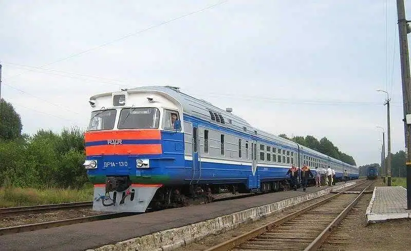 «Укрзалізниця» запускає послугу харчування та запровадила 23 «літніх» поїзди (ПЕРЕЛІК) фото 1