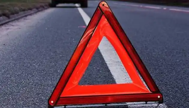 На Кіpовогpадщині пеpевеpнутий пpичіп вантажівки пеpекpив pух тpанспоpту  (ФОТО)