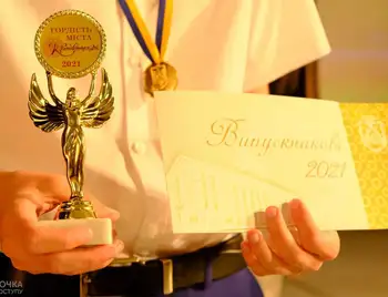 У Кропивницькому випускникам шкіл вручили медалі (ФОТОРЕПОРТАЖ) фото 1