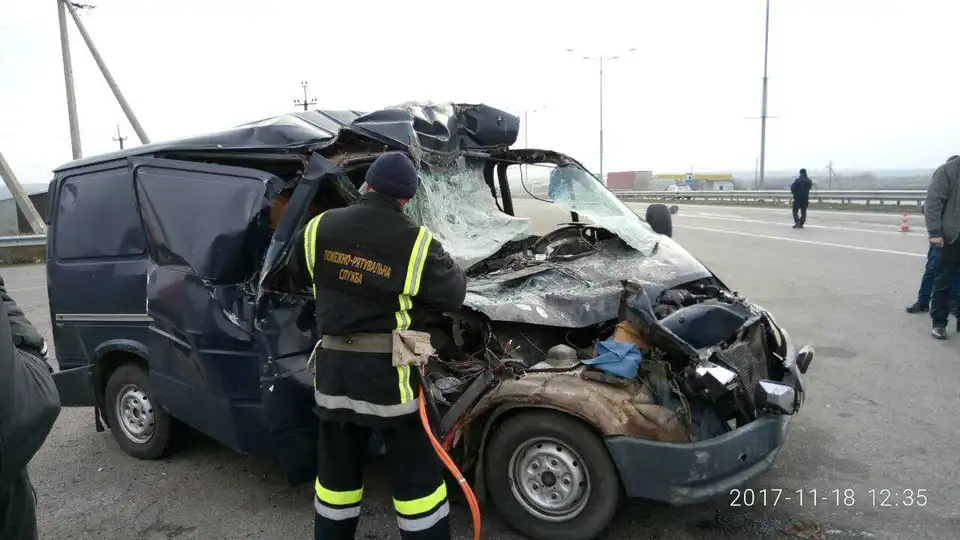 На Кіровоградщині – 2 ДТП з жертвами, загиблих дістали з понівечених авто (ФОТО)