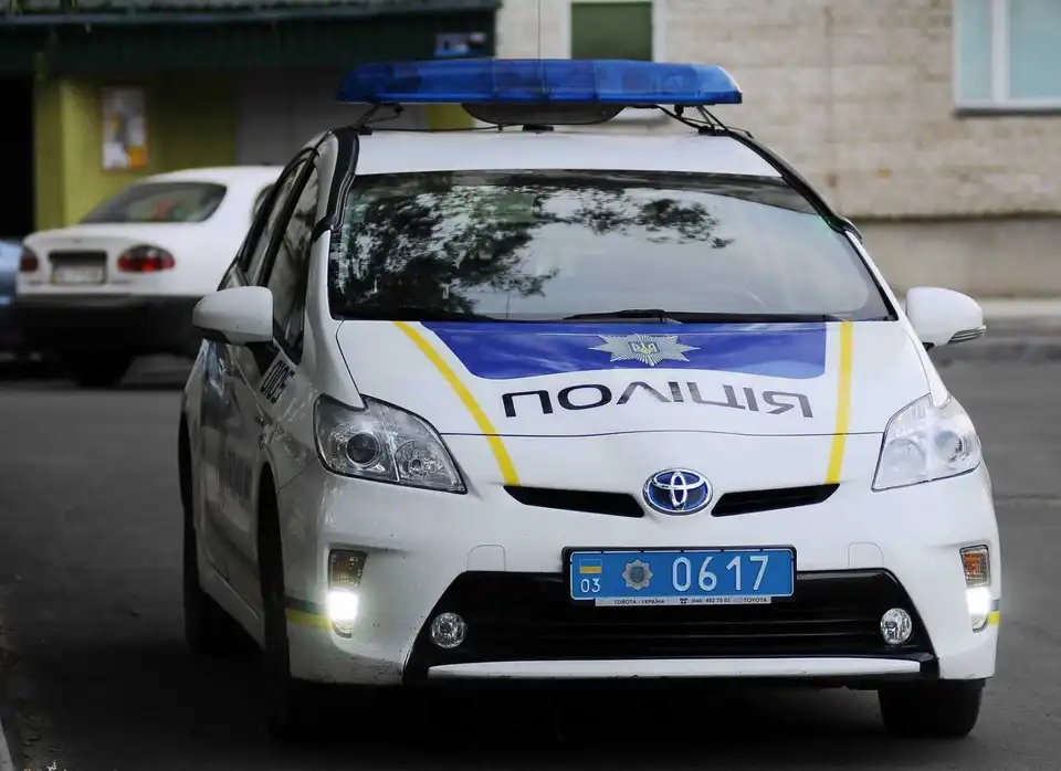 У Кропивницькому п’яний чоловік перевіряв роботу патрульних (ВІДЕО)