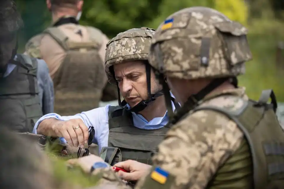 Зеленський вперше відвідав передові позиції ЗСУ на Луганщині (ФОТО)